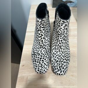 Clarks flora animal print bootie in ladies size 8.5.new